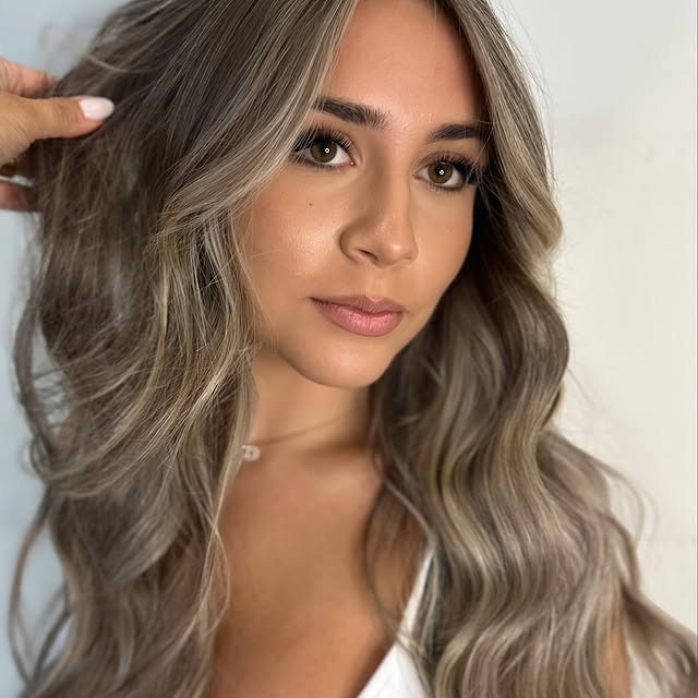 Salon en Vogue Montréal, L’art de la coloration prune et violet