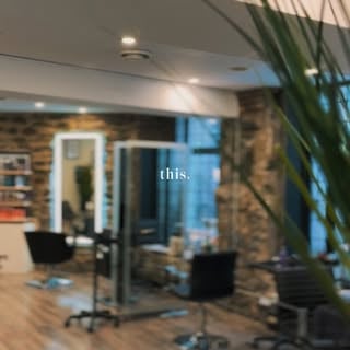 Salon en Vogue Montréal, C'est nous. C'est la famille. Les papillotes, les formules, les lavages, les coupes, les blondes…