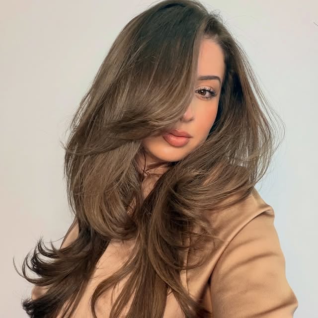 Salon en Vogue Montréal, Tons bruns profonds avec des reflets dorés